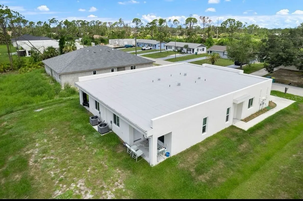 Henley Ave, Port Charlotte — Photo 1