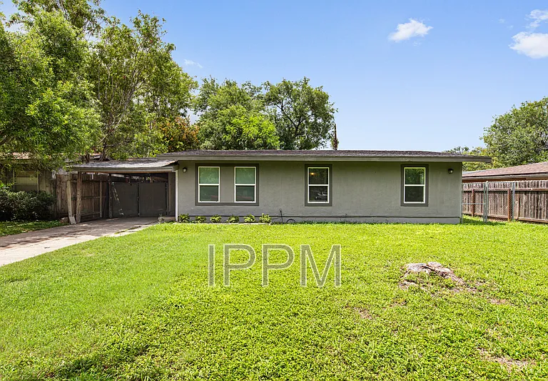 717 E Jim Hogg Ave — Photo 2