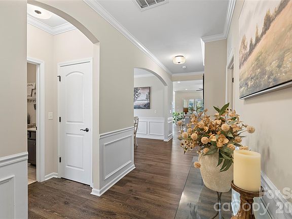 5th image of 1425 Lester Cir