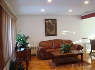 79 Rushfield Ln, Valley Stream, NY 11581