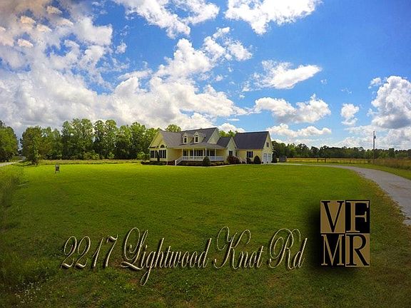 Broad view from entrance