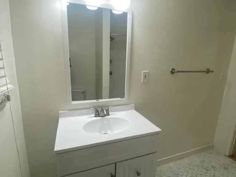 Cherokee Apartments — Photo 25