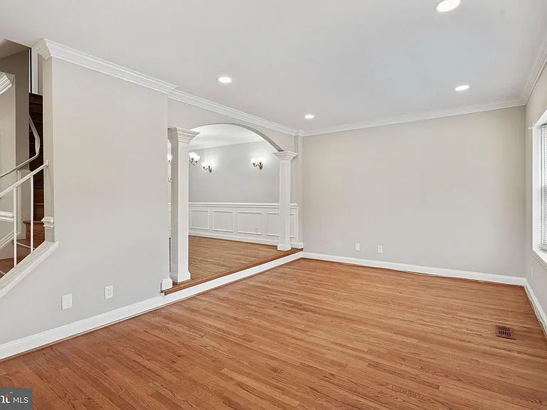 8251 Clifton Farm Ct — Photo 5