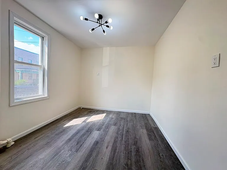 204 Duncan Ave #2 — Photo 3