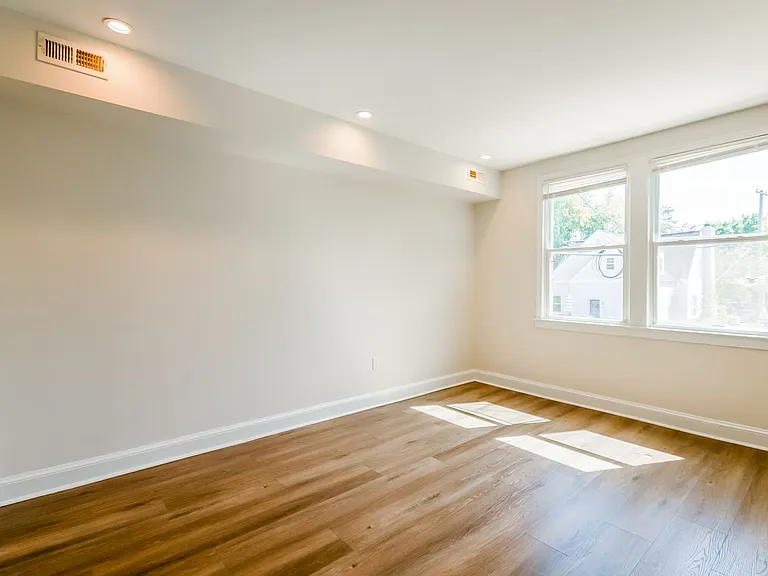 535 Mellon St SE — Photo 16