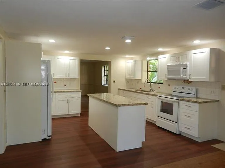 18950 SW 240th St — Photo 5