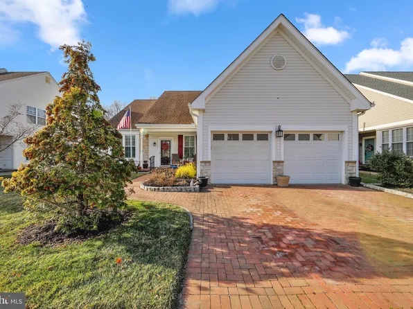 10 Larkspur Dr, Marlton, NJ 08053