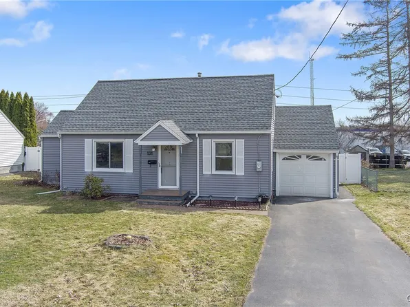 131 Orchard Dr E, North Syracuse, NY 13212
