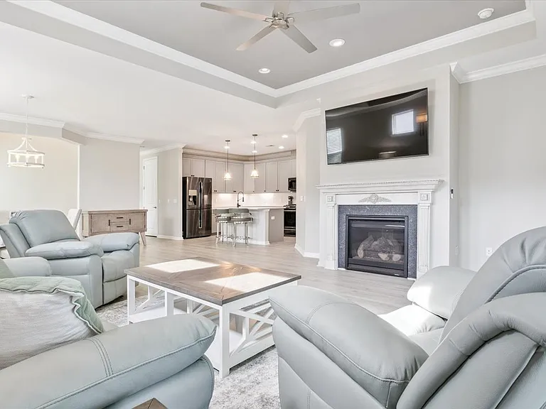 220 Landshark Blvd — Photo 14