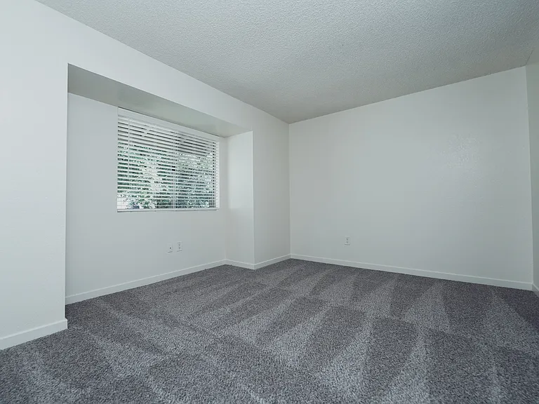Foxworth Apartments — Photo 22