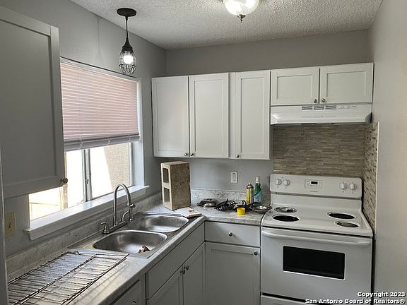 2nd image of 10641 STARCREST DR