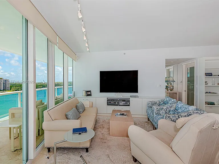 1000 S Pointe Dr #905 — Photo 6
