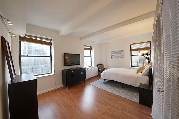 Rented by Manhattan Management Group | media 26