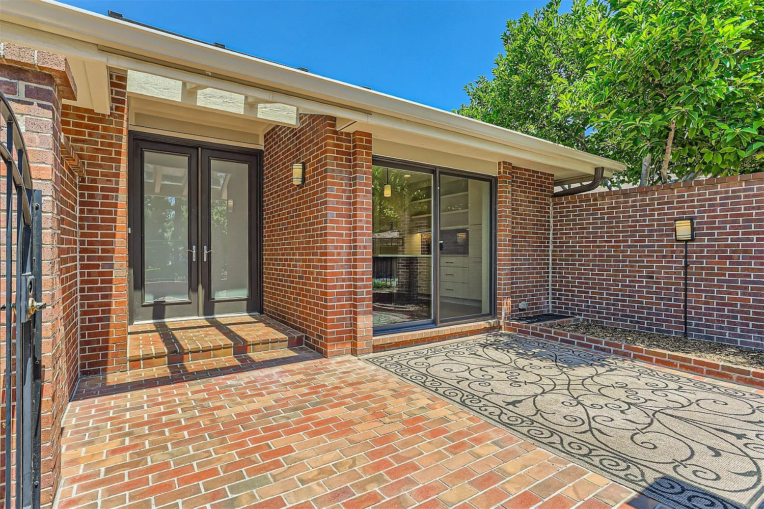 3 bed, 4737 sqft, $6,400 — Photo 3