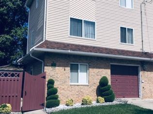 16 Giles Pl, Staten Island, NY