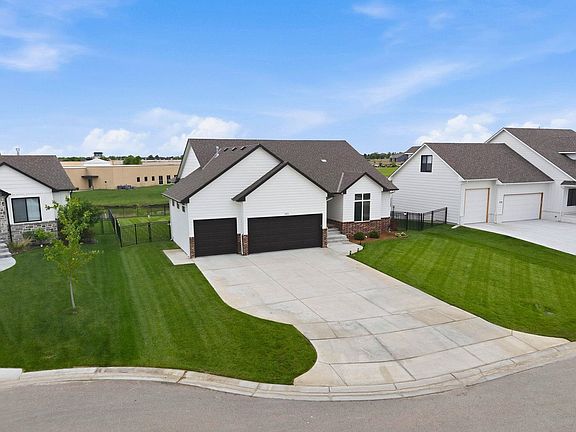 3rd image of 1113 W Lakeway Ct