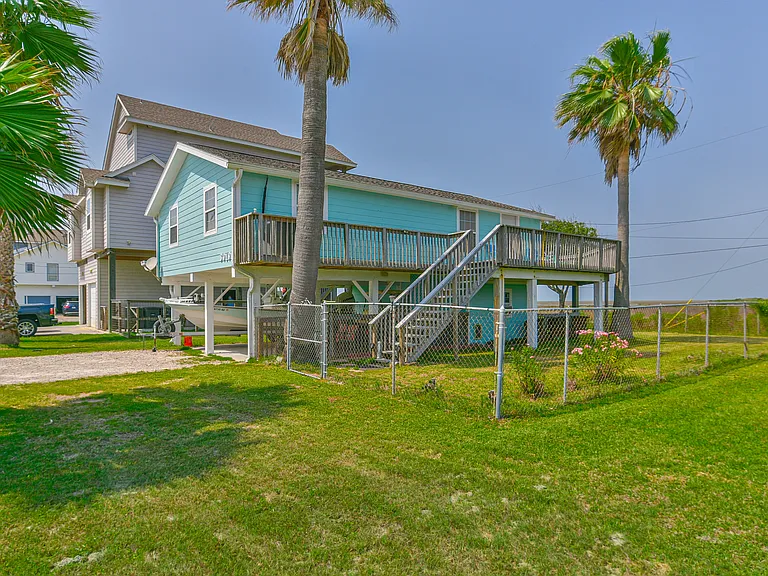 3919 San Jacinto Dr — Photo 2