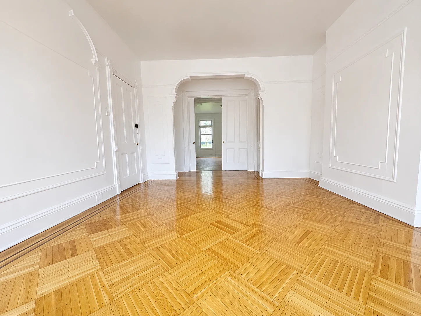 455 Willoughby Ave — Photo 3