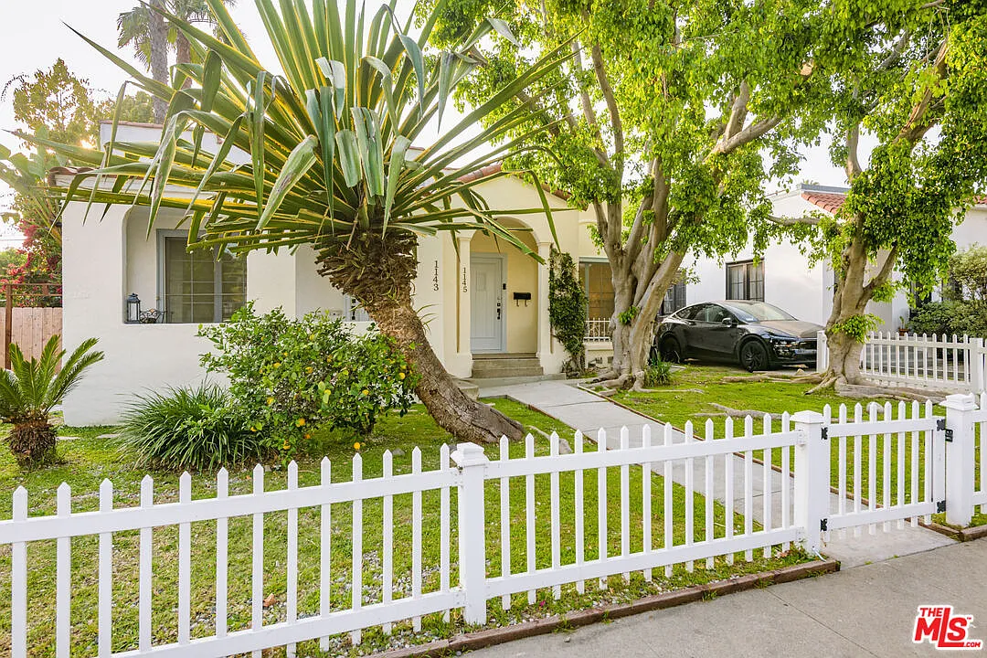 Building Photo - 1145 Poinsettia Pl