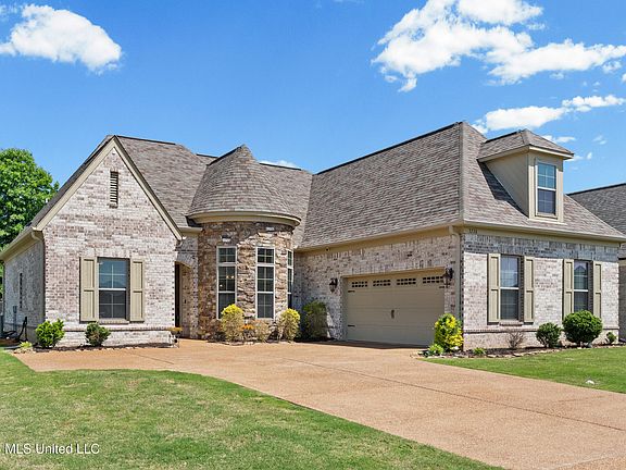 3rd image of 3776 Andreas Dr