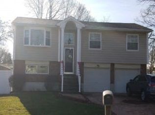 10 Sword St, West Babylon, NY 11704