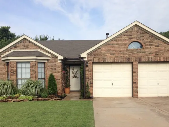 525 Fox Hunt Ln, Edmond, OK 73003