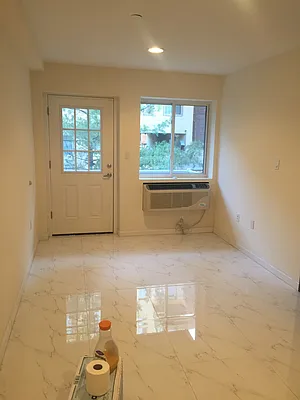 Rented by 18 REALTY | media 15