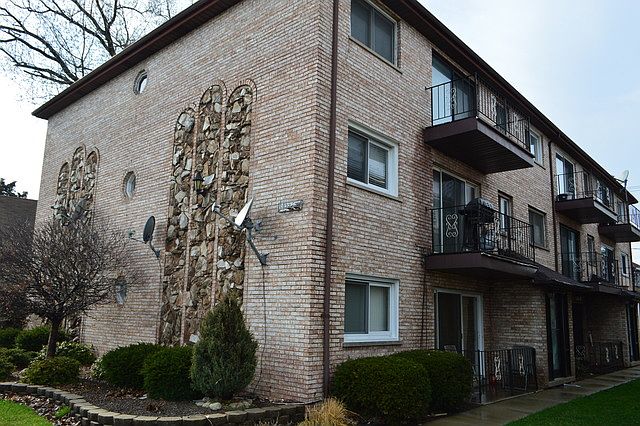 1st image of 5824 S Archer Ave APT 1C