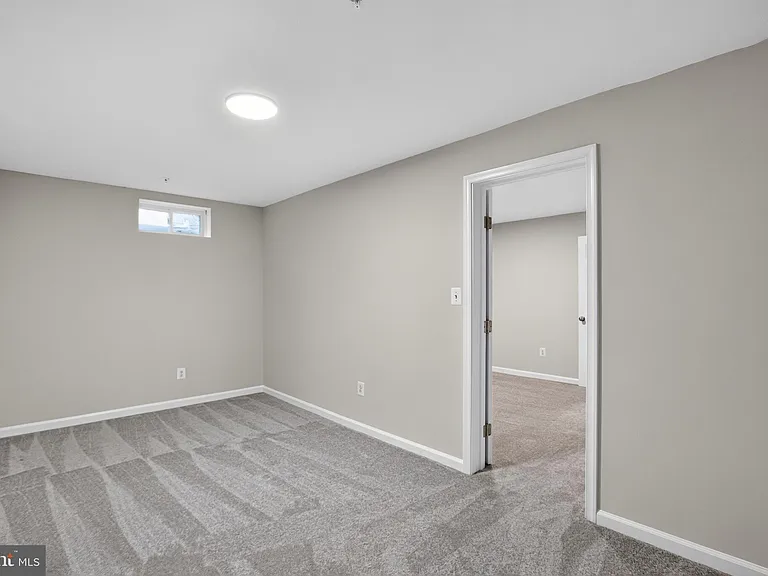 6816 Barlowe Ct — Photo 17