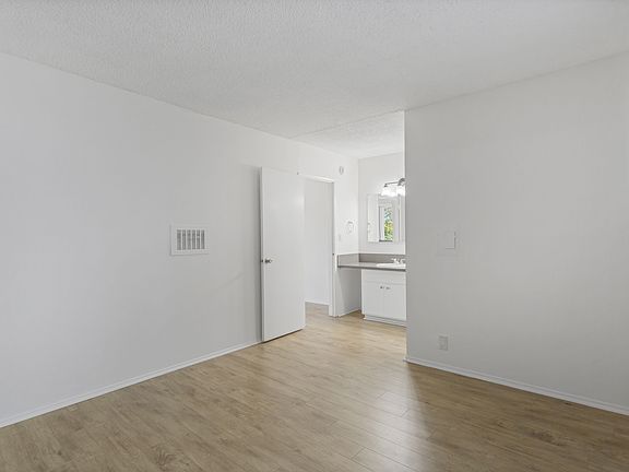 3rd image of 3966 Inglewood Blvd APT 5