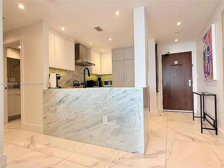 225 Collins Ave #6J — Photo 17
