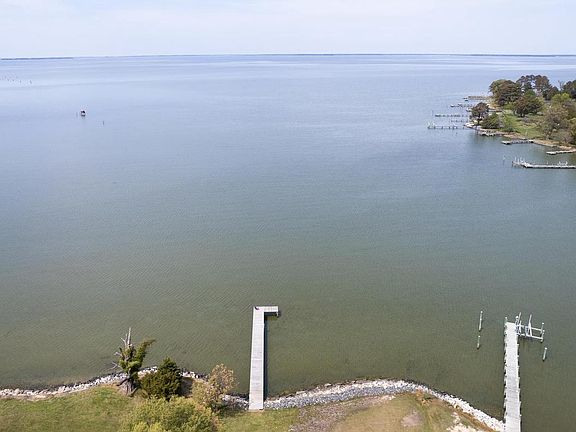 3rd image of 724 Twin Point Cove Rd