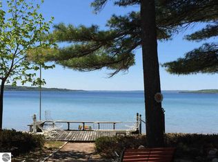 2572 Neahtawanta Rd, Traverse City, MI 49686