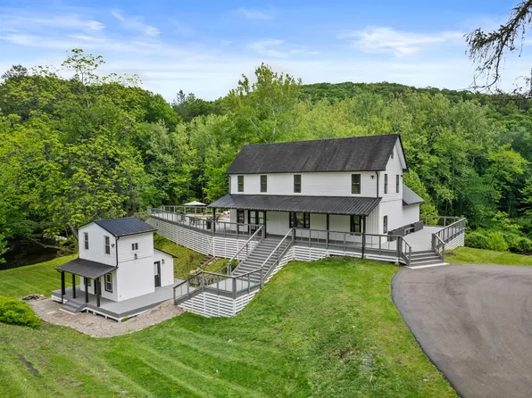 1104 Buttermilk Falls Rd, East Stroudsburg, PA 18301