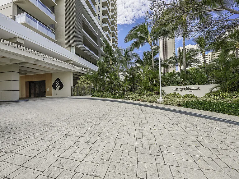 Ala Wai Blvd — Photo 31