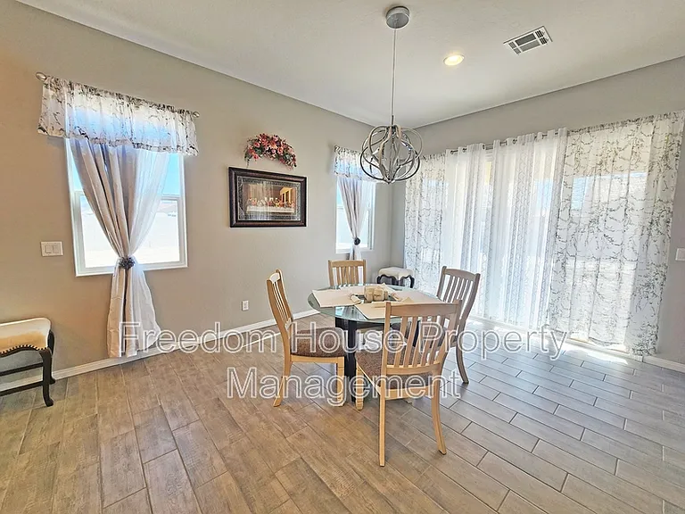 4901 Fairwood Ct — Photo 27