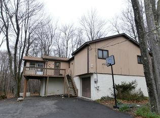 861 Country Place Dr, Tobyhanna, PA