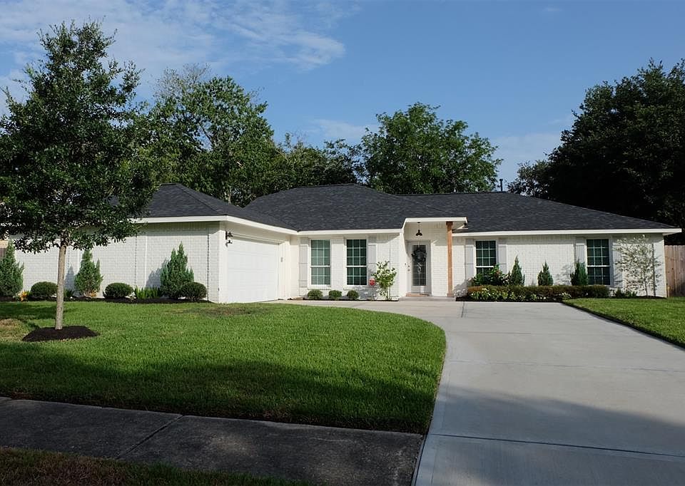 1st image of 1207 Bayou Oak Dr