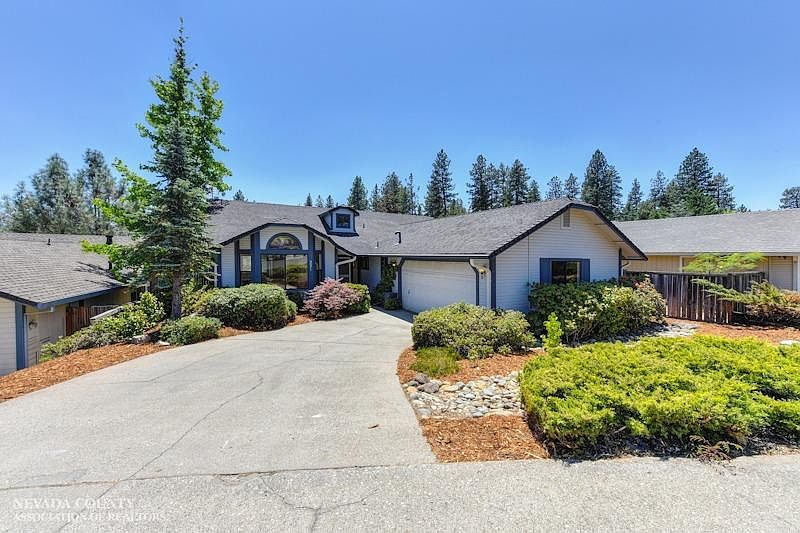 1st image of 221 Cypress Hill Dr