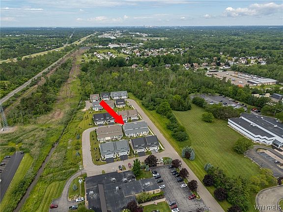 3rd image of 303 Carriage Ln