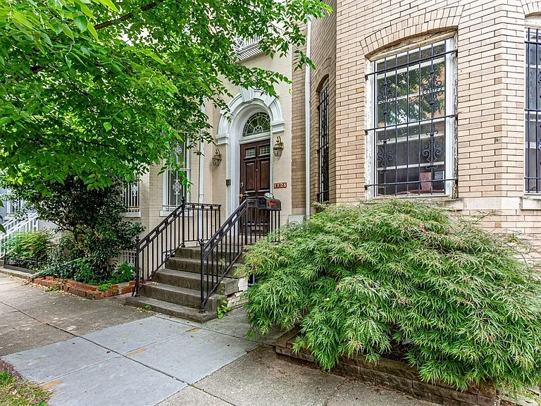 1726 Willard St NW #B — Photo 2