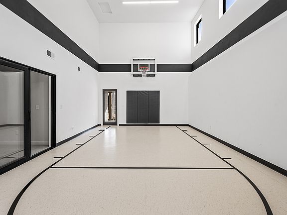 4th image of 4470 Arbor Dr