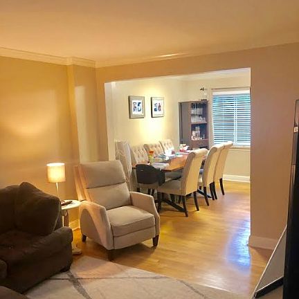 2nd image of 22805 Lakeshore Dr