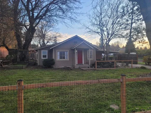 2104 Spring St, Medford, OR 97504