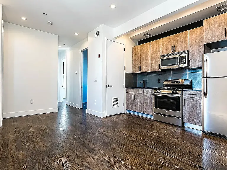 412 Suydam St #4R — Photo 4