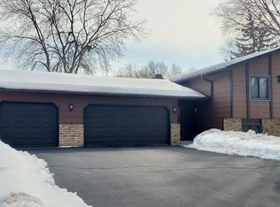 3834 Lodestone Ln, Eagan, MN 55122