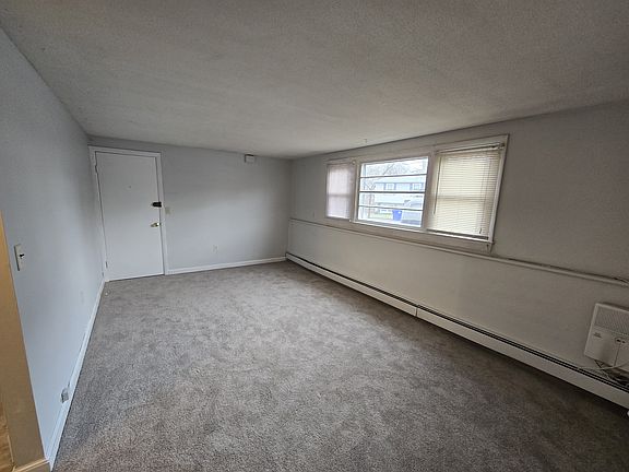 3rd image of 11 Kellett Dr APT 2