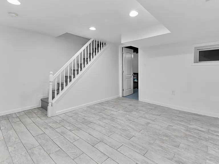 430 E 28th St — Photo 22