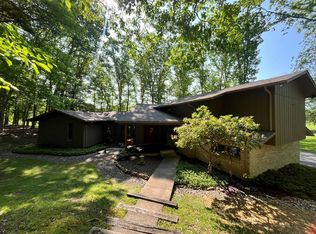 1032 Lake Dr, Daniels, WV