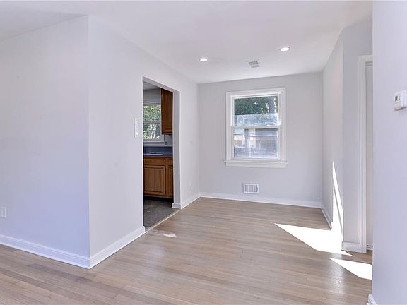5th image of 924 Foley Dr